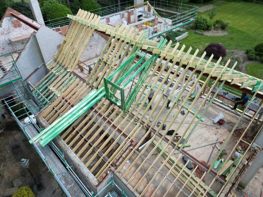 Construction d’une charpente en bois pour une toiture dans le Brabant wallon
