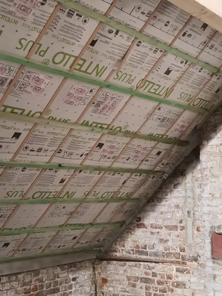 Isolation de toiture réalisée par l’entreprise Brutoit dans le Brabant wallon