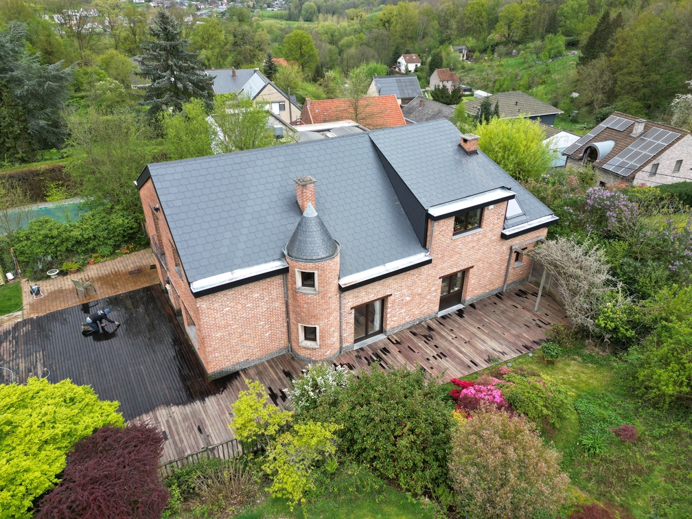 Couvreur Brutoit intervenant sur une toiture à Wavre